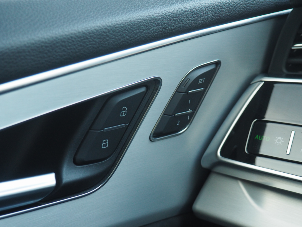 Audi Q7 (2) 60 TFSI e 456ch quattro Tip8 Competition 5 portes  (juin 2020) (co2 74)