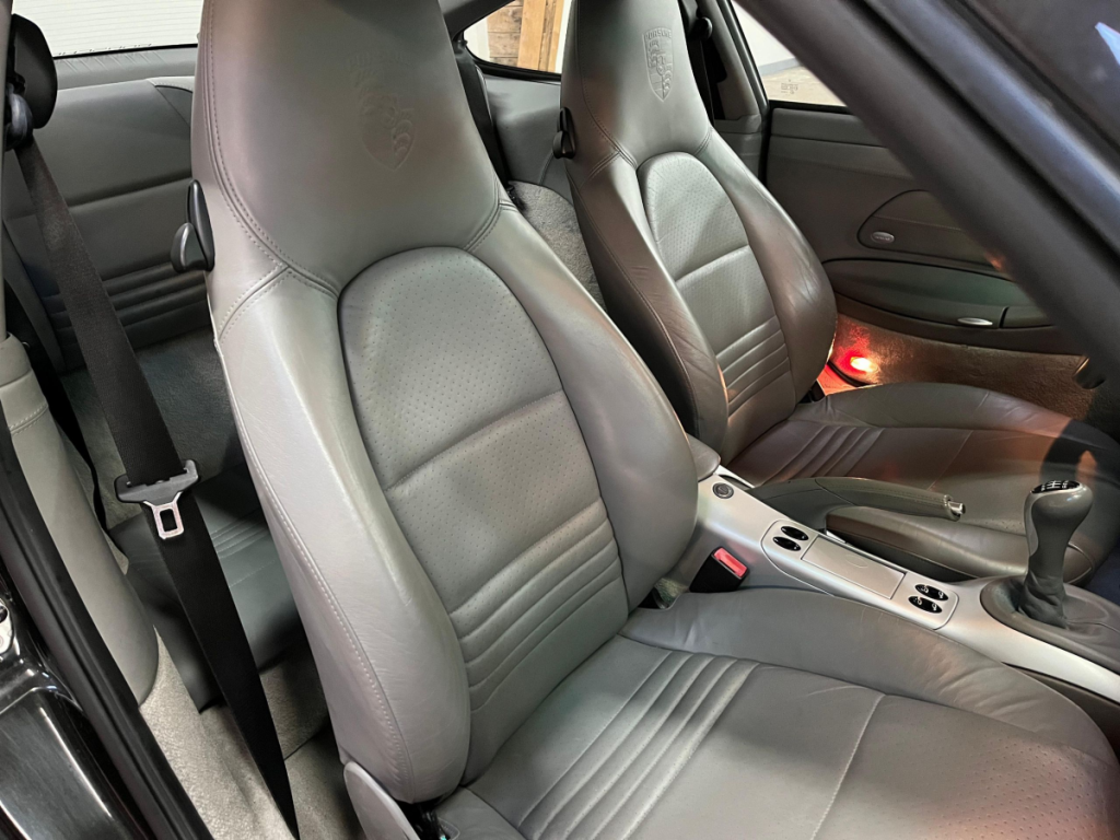 Porsche 911 CARRERA 4 COUPE