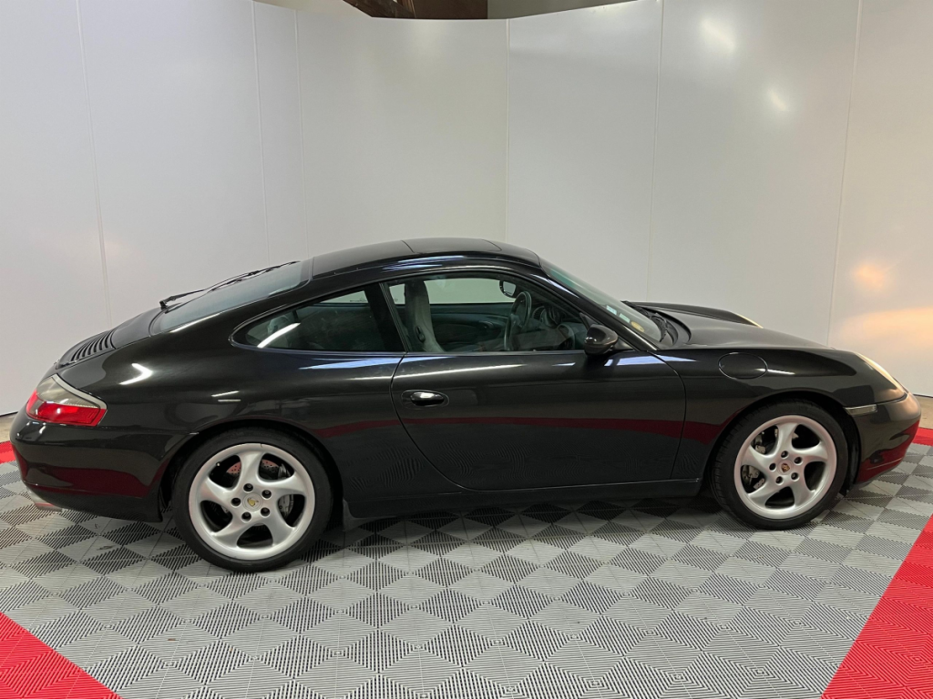 Porsche 911 CARRERA 4 COUPE