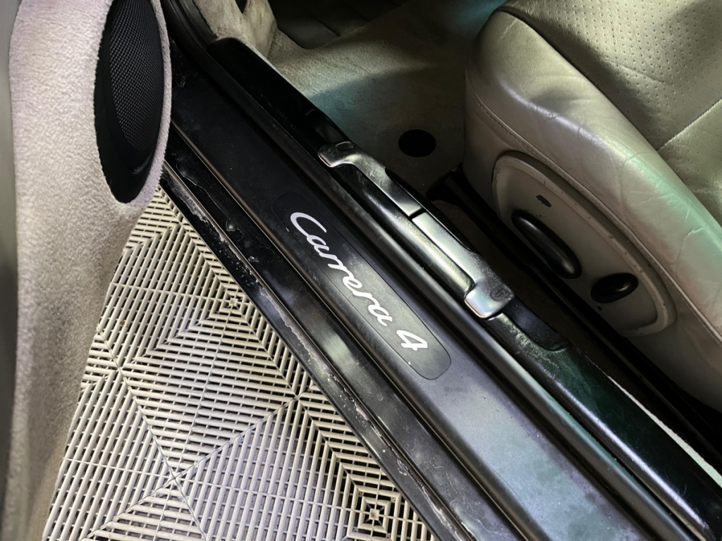 Porsche 911 CARRERA 4 COUPE