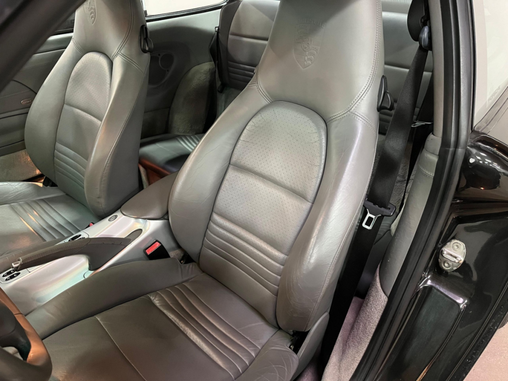 Porsche 911 CARRERA 4 COUPE