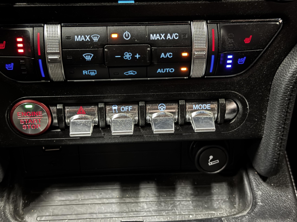 Ford Mustang (6) Fastback V8 BVM6 GT