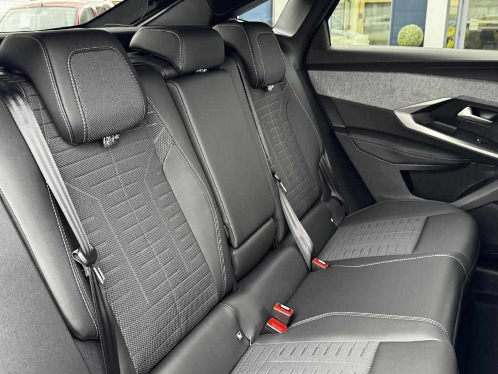 Peugeot 3008 (3) 1.2 HYBRID 145 E-DCS6 GT