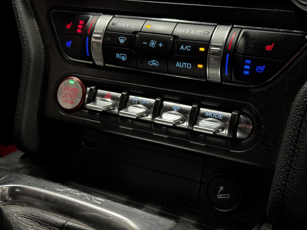 Ford Mustang (6) Fastback V8 BVM6 GT