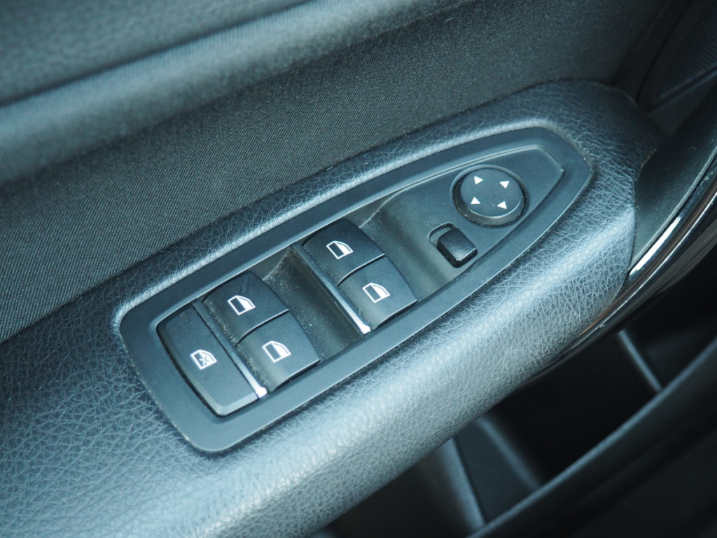 Bmw Série 1 (2) 118d Executive (F20 LCI)  5 portes  (févr. 2019) (co2 105)