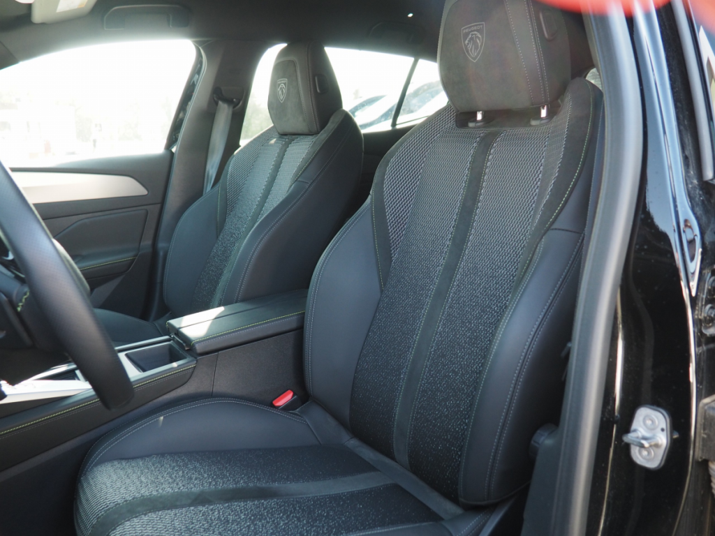 Peugeot 408 Hybrid 145 e-DCS6 GT