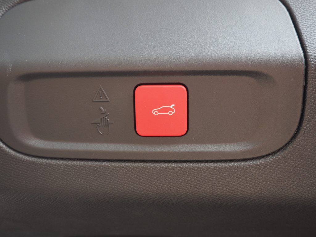 Peugeot 408 Hybrid 145 e-DCS6 GT