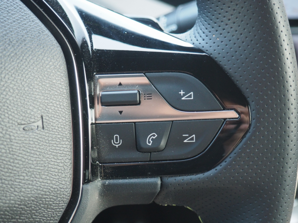 Peugeot 408 Hybrid 145 e-DCS6 GT