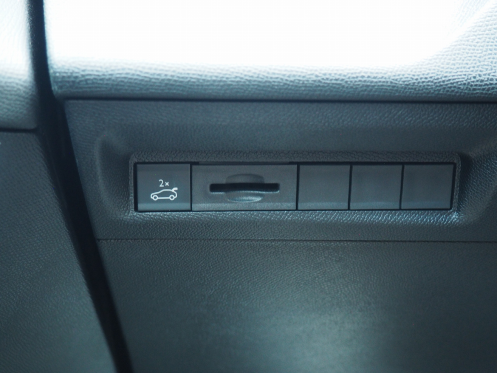 Peugeot 408 Hybrid 145 e-DCS6 GT