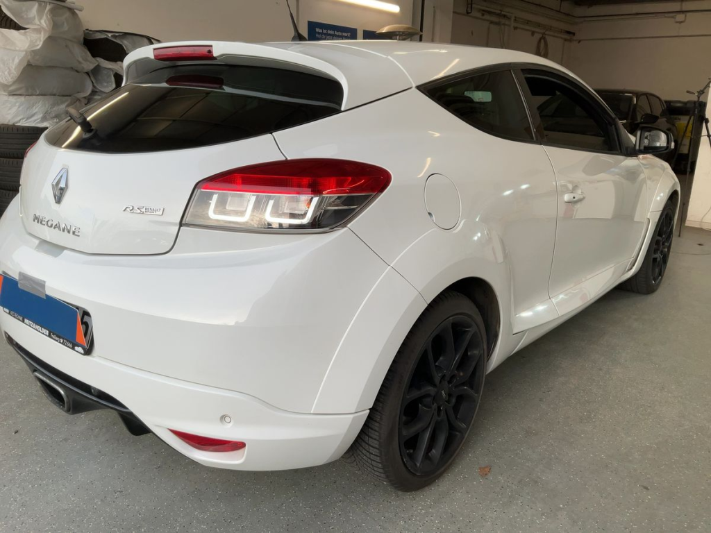 Renault Mégane Coupé Renault Sport (3) R.S. 2.0T 275 S&S E6 sans plomb 95 3 portes Coupé (oct. 20