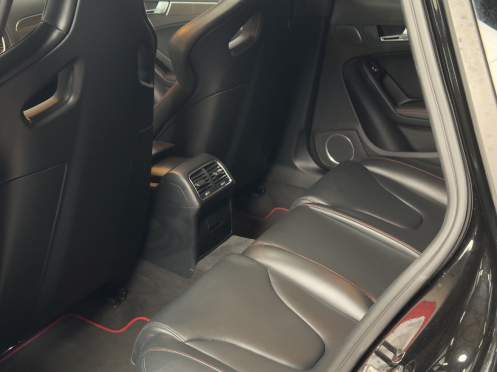 Audi RS4 Avant (4) V8 4.2 FSI S-tronic 7 quattro