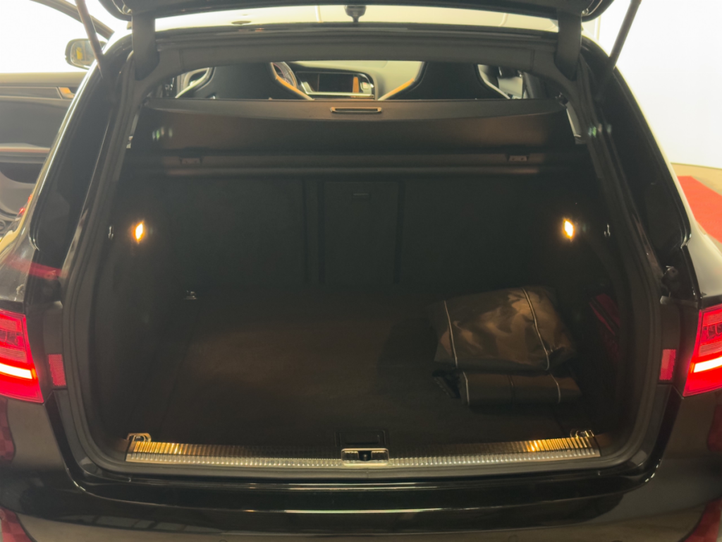 Audi RS4 Avant (4) V8 4.2 FSI S-tronic 7 quattro