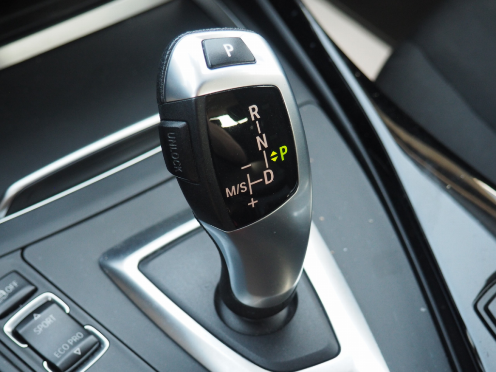 Bmw Série 1 (2) 118d Business Design (F20 LCI)  5 portes  (janv. 2018) (co2 109)
